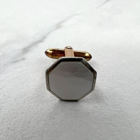 Vintage Mother of Pearl Single Cufflink - Picture 1 of 6